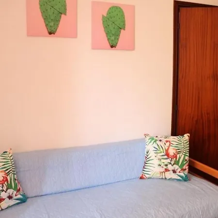 Comfy Flat Just 80m From The Apartment