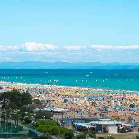 Apartment Comfy Flat Just 80m From The