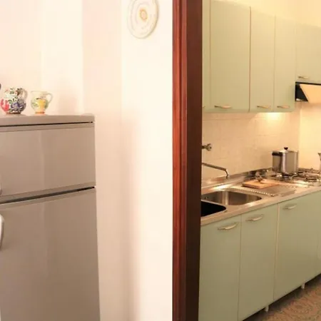 公寓 Comfy Flat Just 80m From The *